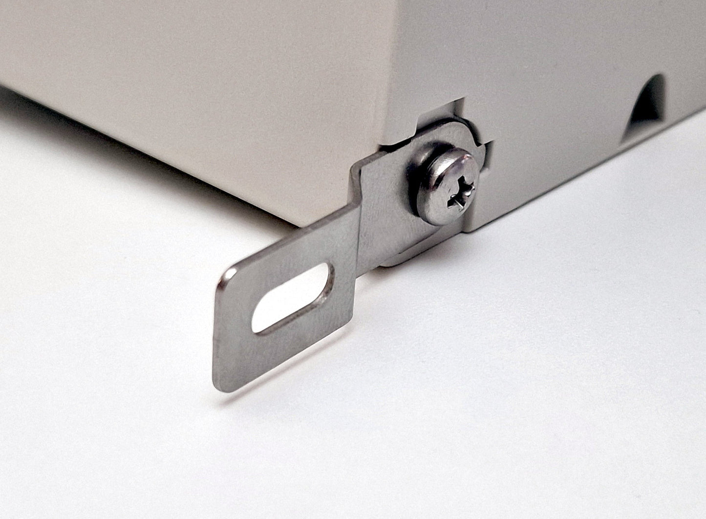 Redispose Stark Box Basic enclosure mounting bracket with screw detail.