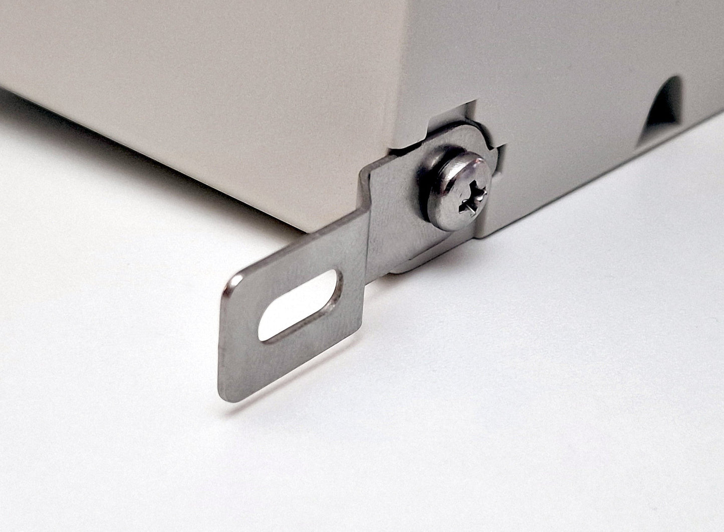 Redispose Stark Box Basic mounting bracket with screw on a light grey enclosure.